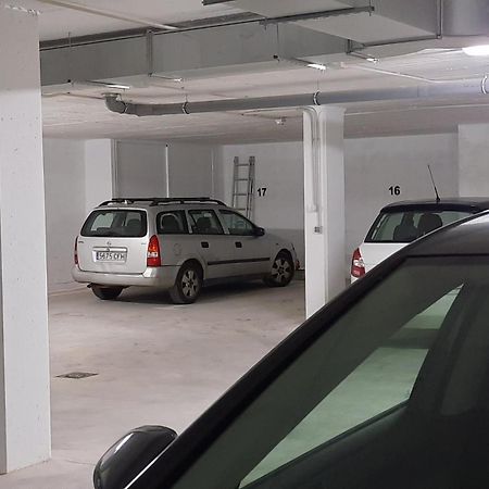 Parking, ubicación y confort Tarifa Exterior foto