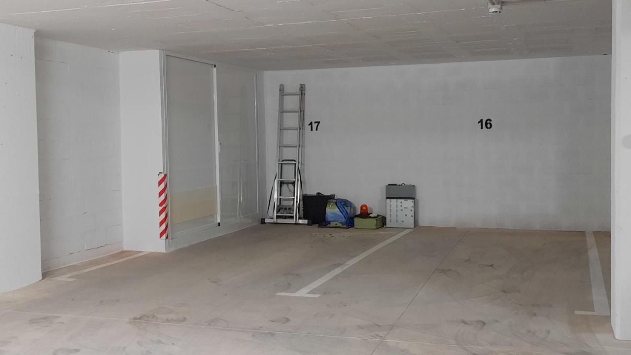 Parking, ubicación y confort Tarifa Exterior foto